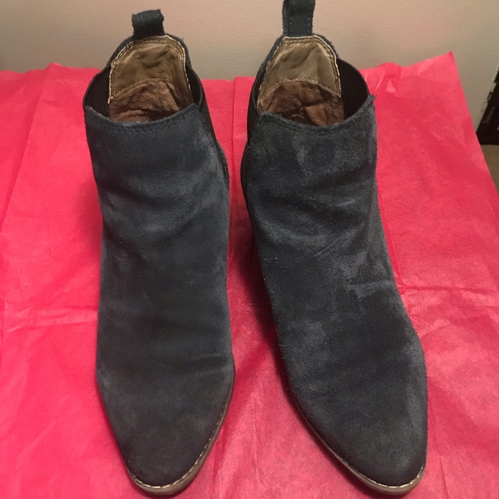 White Mountain Genuine Leather Booties